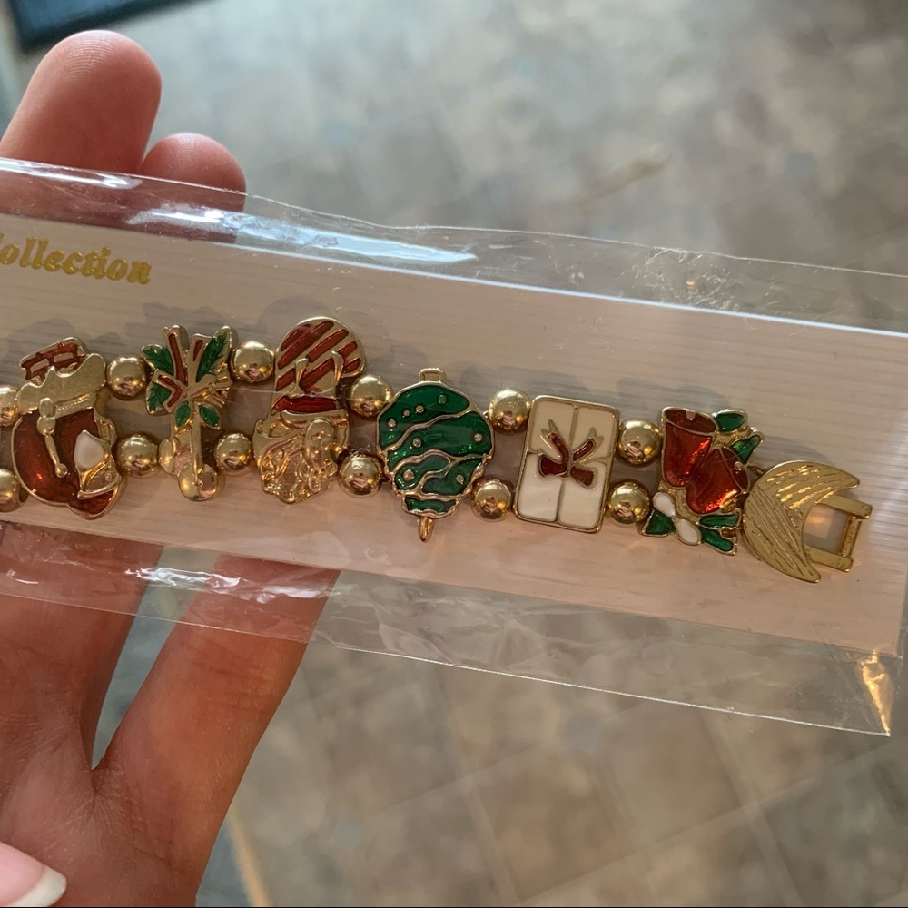 NEW Boutique Collection Christmas Holiday Bracelet // Gold, Green, Red - Picture 6 of 6